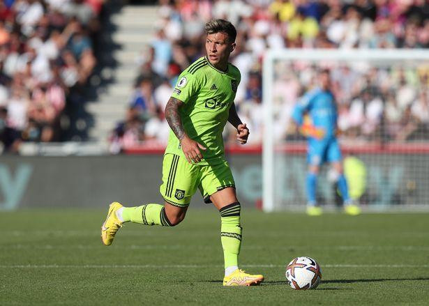 Lisandro Martinez chỉ cao 1m75 và là trung vệ thấp nhất Premier League Lisandro Martinez chỉ cao 1m75 và là trung vệ thấp nhất Premier League