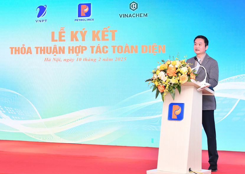Ông Phạm Văn Thanh – Uỷ viên Ban Chấp hành Đảng bộ Chính phủ, Bí thư Đảng uỷ, Chủ tịch HĐQT Petrolimex, đại diện đơn vị chủ trì tổ chức lễ ký kết phát biểu chào mừng đại biểu Ông Phạm Văn Thanh – Uỷ viên Ban Chấp hành Đảng bộ Chính phủ, Bí thư Đảng uỷ, Chủ tịch HĐQT Petrolimex, đại diện đơn vị chủ trì tổ chức lễ ký kết phát biểu chào mừng đại biểu
