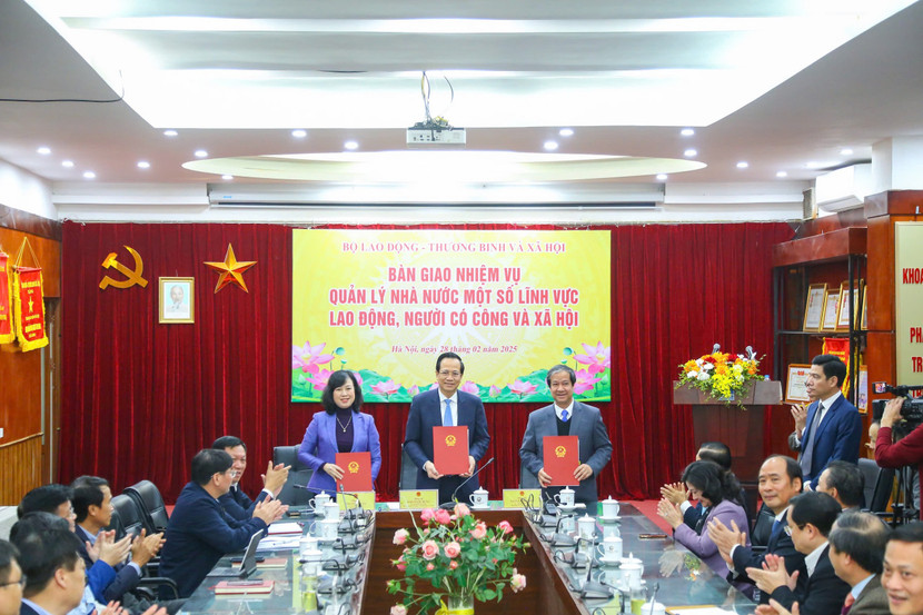 Bàn giao quản lý nhà nước về lao động, người có công và xã hội