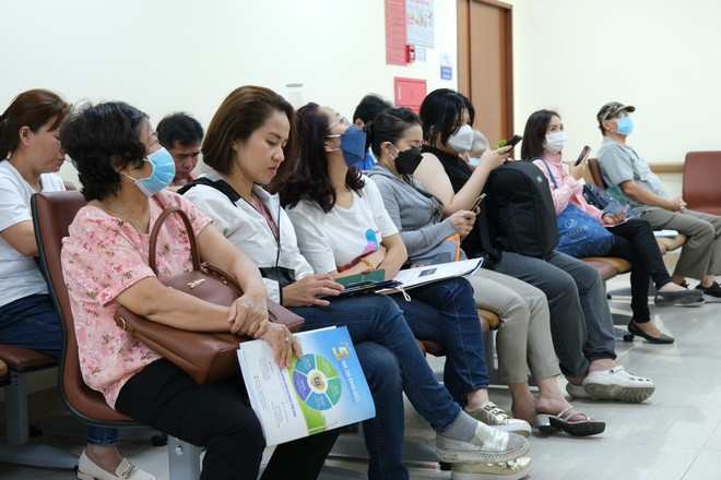 Chị em đến khoa Ngoại vú, Bệnh viện Đa khoa Tâm AnhTP.HCM