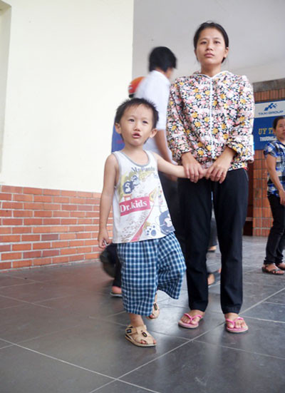 Cháu bé bị bỏ rơi tại bến xe Giáp Bát đã tìm được mẹ ảnh 2