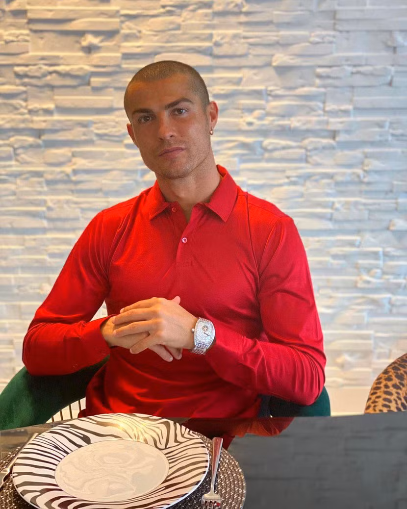 Ronaldo trong bức hình được chia sẻ tối 22-10 trên Facebook