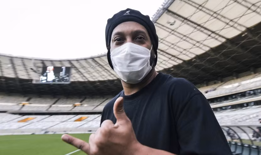 2020 là năm đen đủi với Ronaldinho