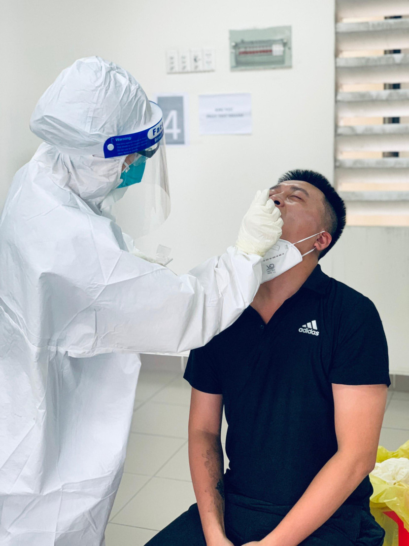 Test Covid-19 được thực hiện thường xuyên tại Bệnh viện dã chiến Thu Dung điều trị Covid số 2 Test Covid-19 được thực hiện thường xuyên tại Bệnh viện dã chiến Thu Dung điều trị Covid số 2