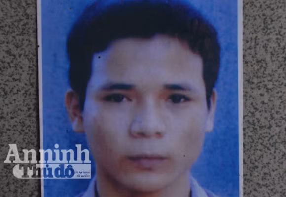 Hung hãn dùng mã tấu chém công an ảnh 1