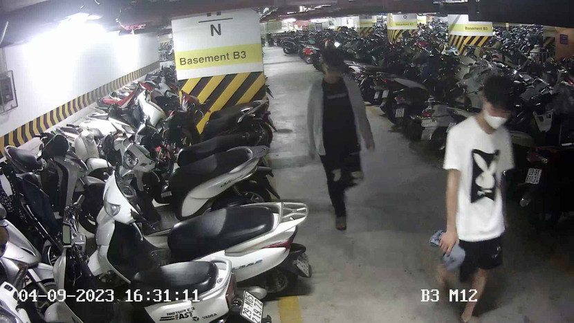 Hình ảnh 2 đối tượng liên quan đến vụ mất trộm xe máy dưới hầm Royal City Hình ảnh 2 đối tượng liên quan đến vụ mất trộm xe máy dưới hầm Royal City