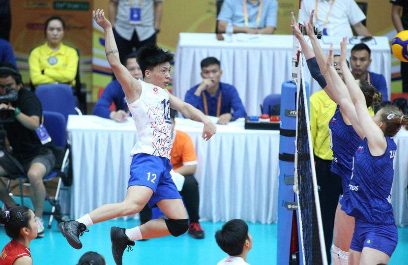 Đặng Thị Hồng (trái)