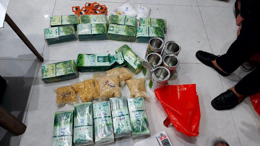 Một số lượng lớn ma tuý bọc trong các bao bì sản phẩm chè, sữa...