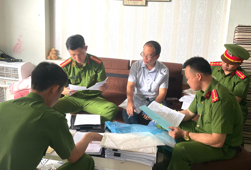 Cơ quan điều tra khám xét nhà đối tượng Trần Bùi Hoài Phương