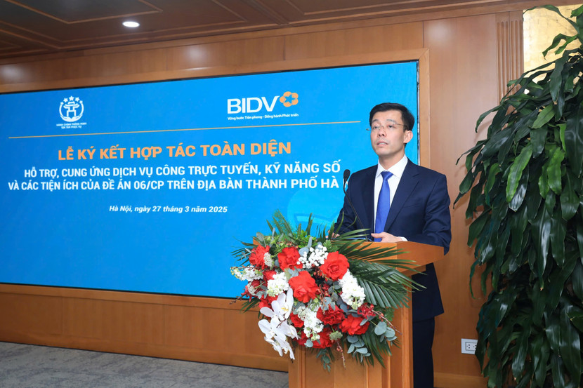 Giám đốc Trung tâm Phục vụ hành chính công thành phố Hà Nội Cù Ngọc Trang chia sẻ tại lễ ký kết