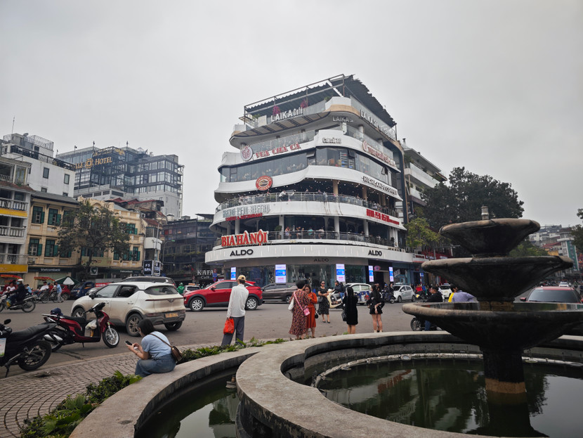 Quận Hoàn Kiếm đề xuất dành 18 tỷ đồng để phá dỡ công trình Hàm Cá mập và chỉnh trang quảng trường Đông Kinh Nghĩa Thục Quận Hoàn Kiếm đề xuất dành 18 tỷ đồng để phá dỡ công trình Hàm Cá mập và chỉnh trang quảng trường Đông Kinh Nghĩa Thục