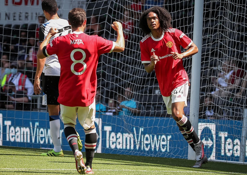 Chong mở tỉ số cho M.U