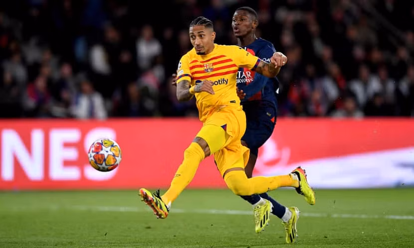 Raphinha lập cú đúp nhấn chìm PSG ngay tại Pháp