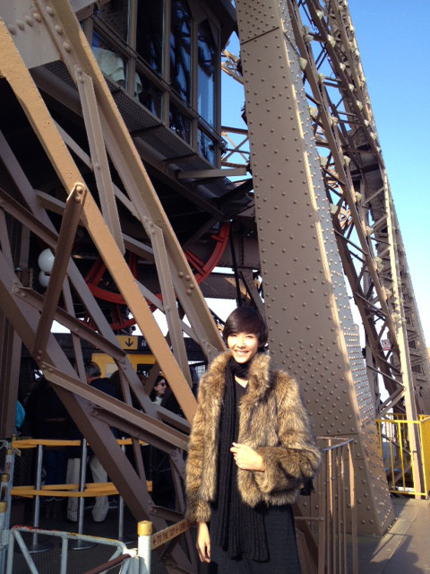 Hoàng Thùy tiếp tục khám phá Paris ảnh 5