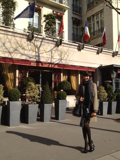 Hoàng Thùy khoe dáng tại kinh đô thời trang Paris ảnh 2