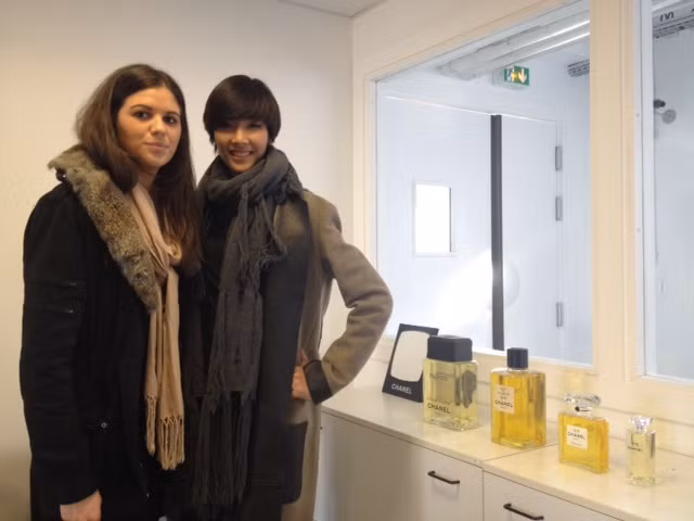 Hoàng Thùy tham quan trụ sở chính của Bourjois tại Paris