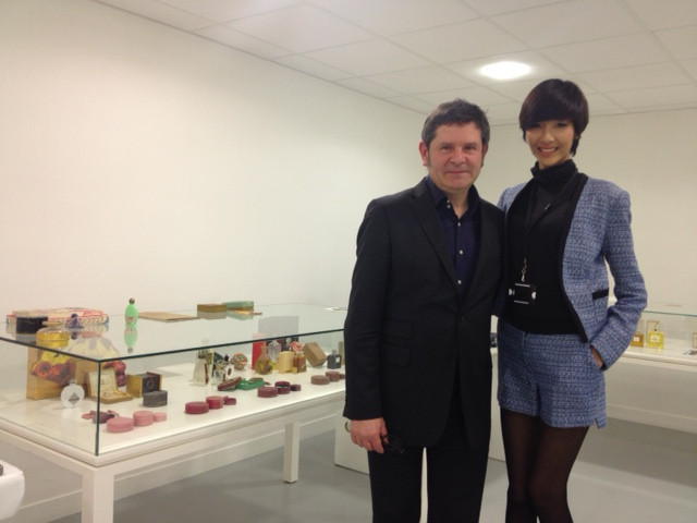 Hoàng Thùy tham quan trụ sở chính của Bourjois tại Paris