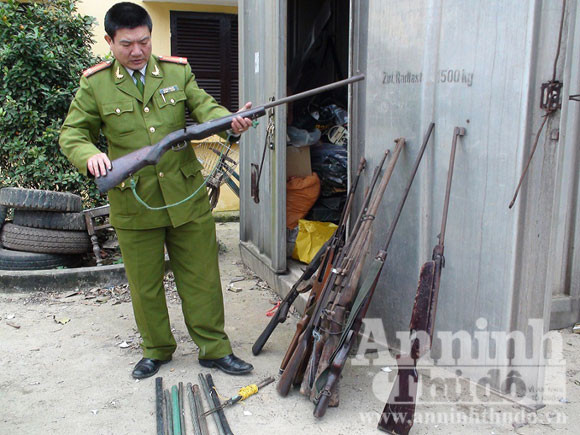 Nhờ làm tốt công tác vận động, thu hồi nên trong thời gian vừa qua CA TP. Đồng Hới đã thu hồi nhiều loại vũ khí, vật liệu nổ trong nhân dân