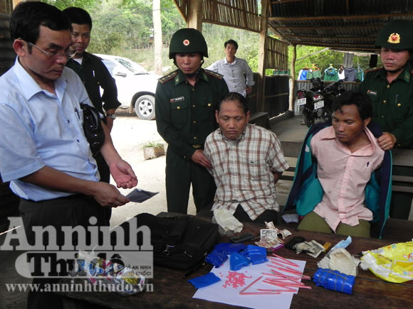 Các đối tượng và tang vật bị bắt bắt giữ