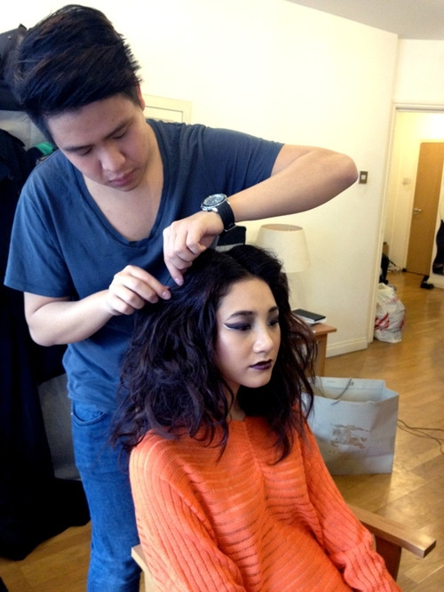 Trà My mặc váy mỏng, chụp hình trong thời tiết 10 độ C ảnh 2