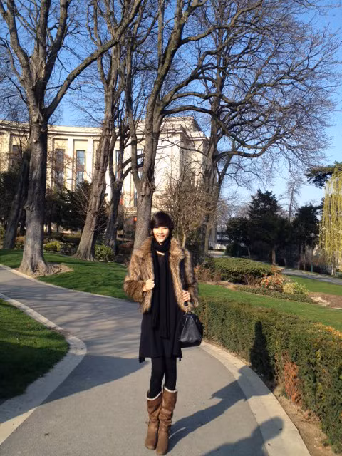 Hoàng Thùy tiếp tục khám phá Paris ảnh 11