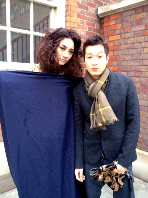 Trà My mặc váy mỏng, chụp hình trong thời tiết 10 độ C ảnh 6