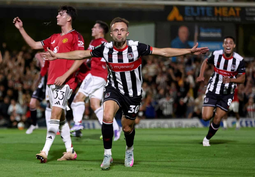 Grimsby Town khiến bóng đá Anh rung chuyển