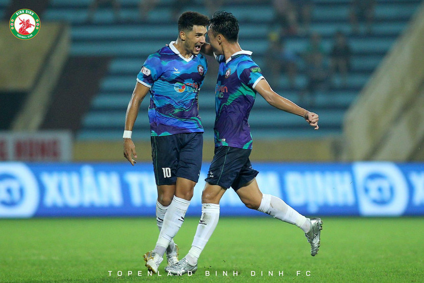 Cả hai bàn của Bình Định đều được ghi do công của các ngoại binh