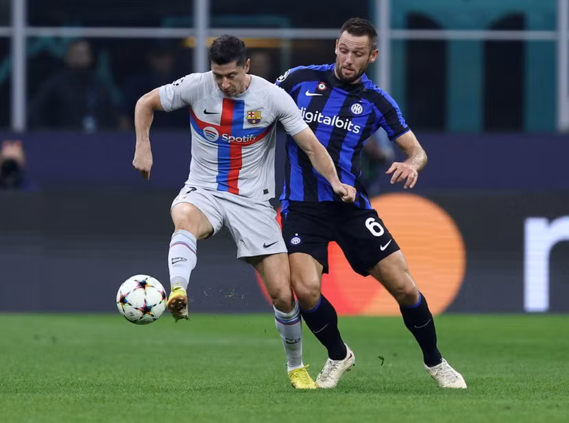 Barca của Lewandowski đối mặt nguy cơ bị loại sớm Barca của Lewandowski đối mặt nguy cơ bị loại sớm