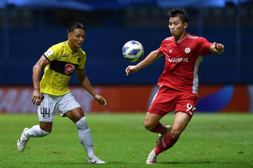 Viettel FC (phải) có một trận đấu như ý trước Kaya FC (Ảnh: AFC)