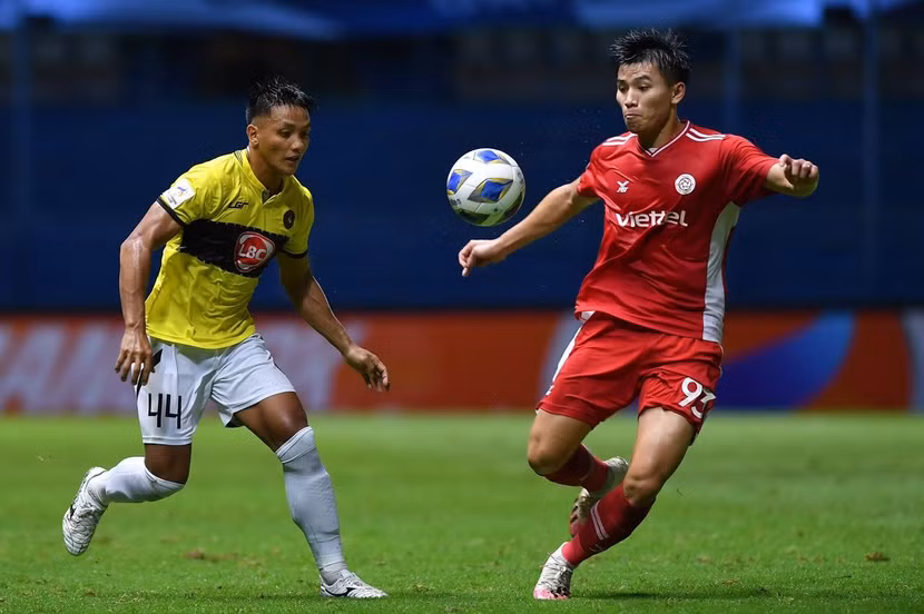 Viettel FC (phải) có một trận đấu như ý trước Kaya FC (Ảnh: AFC)
