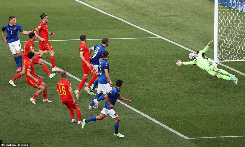 Pha làm bàn của Pessina Pha làm bàn của Pessina