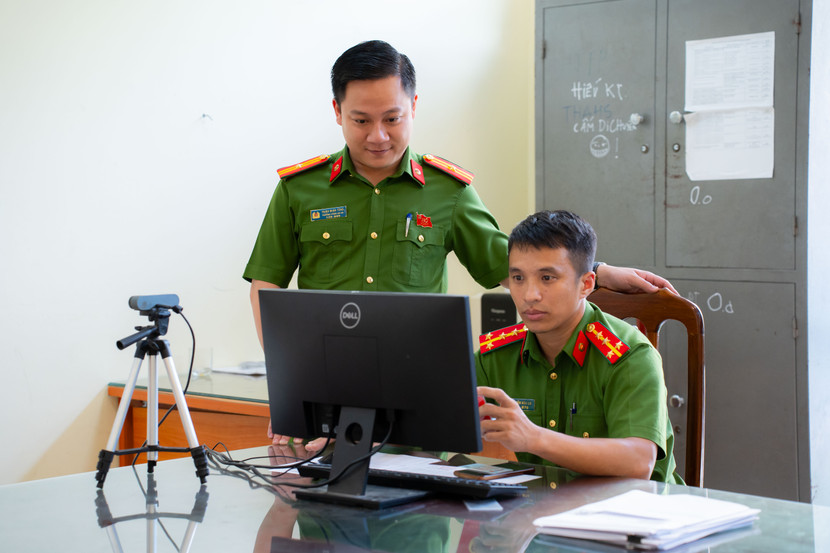 Công an xã Phú Xuyên luôn nỗ lực trong cải cách thủ tục hành chính Công an xã Phú Xuyên luôn nỗ lực trong cải cách thủ tục hành chính