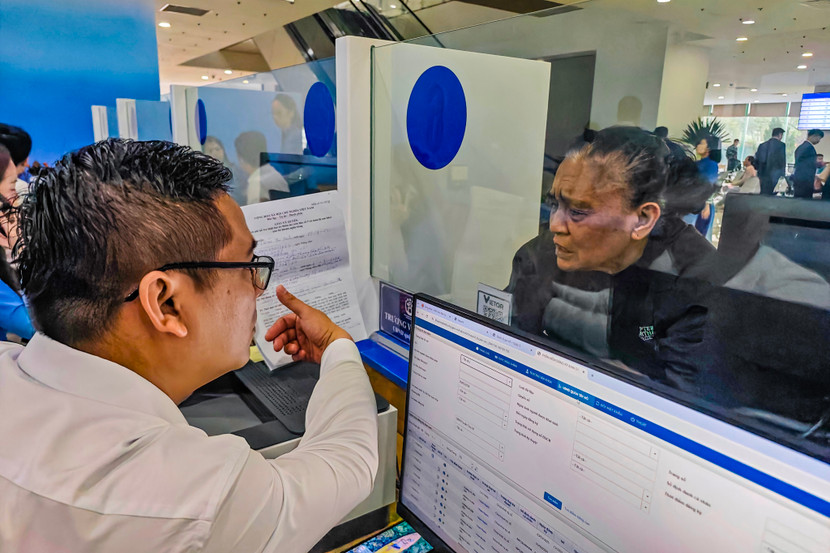 Từ ngày 1-10-2025, Hà Nội yêu cầu không thu thành phần hồ sơ giấy đối với 25 dịch vụ công trực tuyến thiết yếu đã cung cấp toàn trình, thay thế bằng việc khai thác dữ liệu...