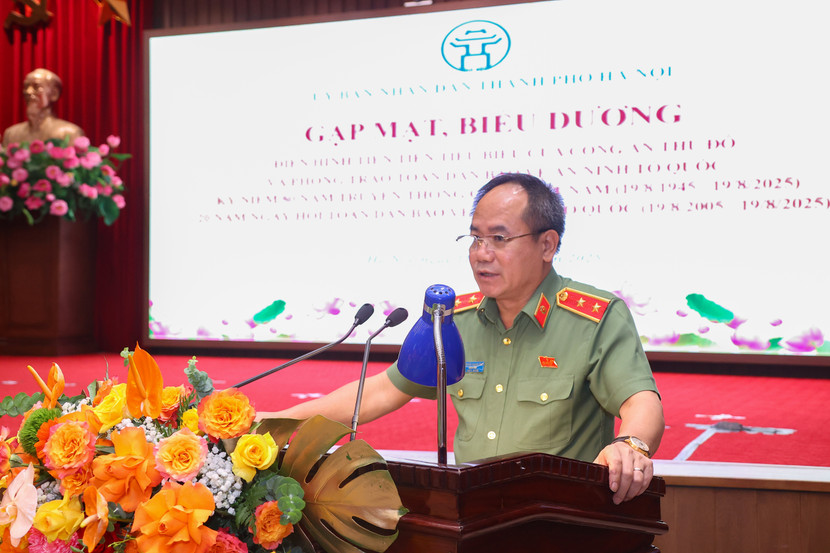 Trung tướng Nguyễn Thanh Tùng, Giám đốc CATP Hà Nội phát biểu tại buổi lễ