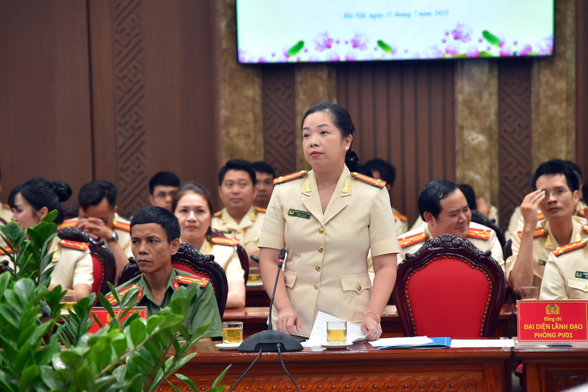 Thượng tá Phạm Thị Thùy Dương, Trưởng phòng Hồ sơ nghiệp vụ chia sẻ tâm huyết về nỗ lực vượt khó trên mặt trận chuyển đổi số