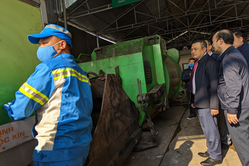 Chủ tịch UBND TP Hà Nội Trần Sỹ Thanh kiểm tra công tác thu gom, trung chuyển rác dịp tết ở quận Đống Đa Chủ tịch UBND TP Hà Nội Trần Sỹ Thanh kiểm tra công tác thu gom, trung chuyển rác dịp tết ở quận Đống Đa