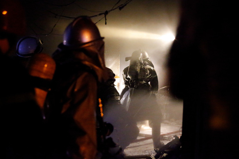 Cảnh sát PCCC chữa cháy, cứu người tại vụ cháy chung cư mini ở quận Thanh Xuân