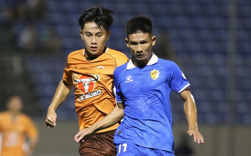 Tiền đạo 16 tuổi Trần Gia Bảo (trái) của HAGL Tiền đạo 16 tuổi Trần Gia Bảo (trái) của HAGL