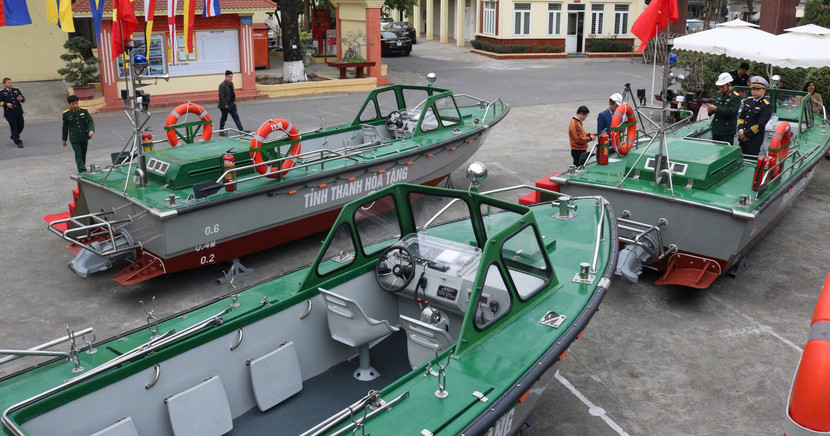 16 xuồng CQ và 1 xuồng CV là những món quà đầy ý nghĩa, gửi tặng các chiến sĩ Hải quân đang ngày đêm bảo vệ vùng trời, vùng biển của Tổ quốc