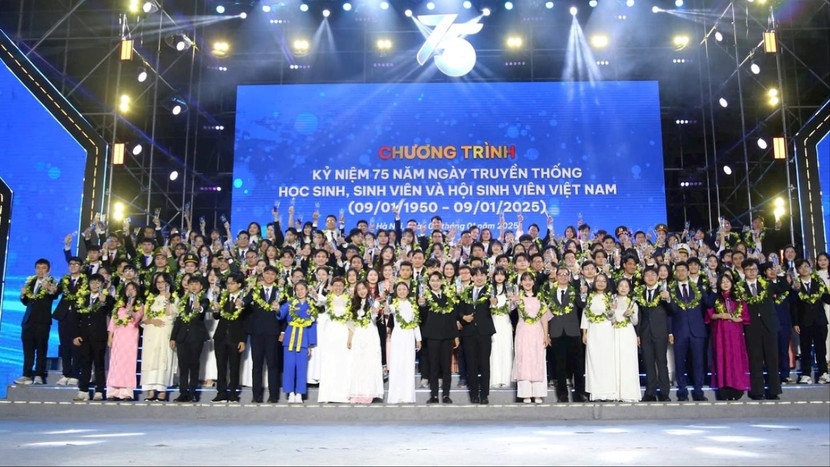 Học sinh, sinh viên tiêu biểu xuất sắc tại lễ tuyên dương