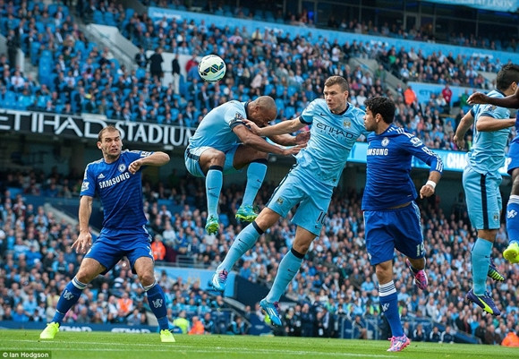 Lampard giúp Man City cầm hòa Chelsea ảnh 1