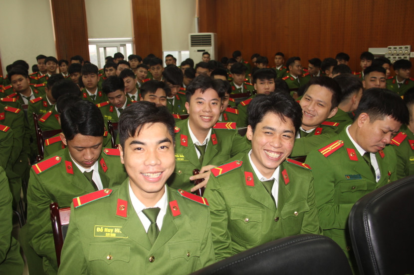 Nụ cười phấn khởi của chiến sỹ nghĩa vụ, hạ sỹ quan khi hoàn thành thực hiện nghĩa vụ tham gia CAND