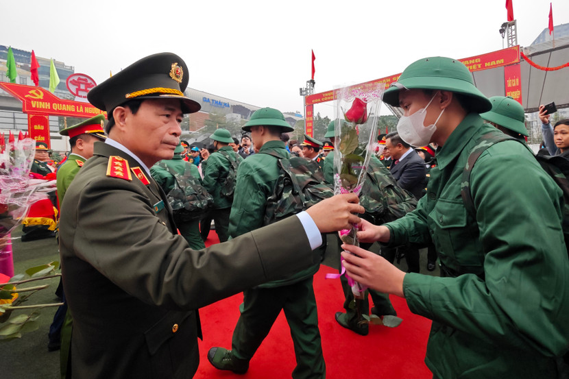 Thượng tướng Lê Quốc Hùng - Thứ trưởng Bộ Công an động viên tân binh lên đường nhập ngũ Thượng tướng Lê Quốc Hùng - Thứ trưởng Bộ Công an động viên tân binh lên đường nhập ngũ
