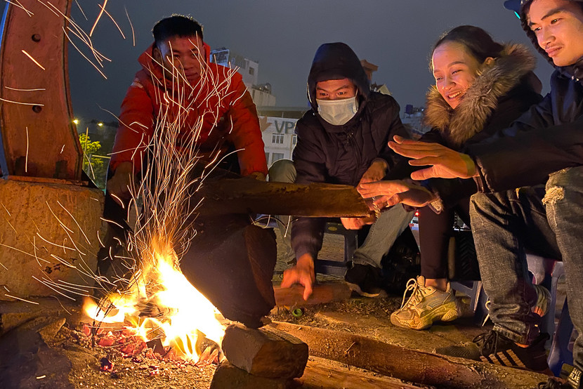 Hà Nội khuyến cáo người dân tuyệt đối không sử dụng than tổ ong để sưởi ấm trong phòng kín Hà Nội khuyến cáo người dân tuyệt đối không sử dụng than tổ ong để sưởi ấm trong phòng kín