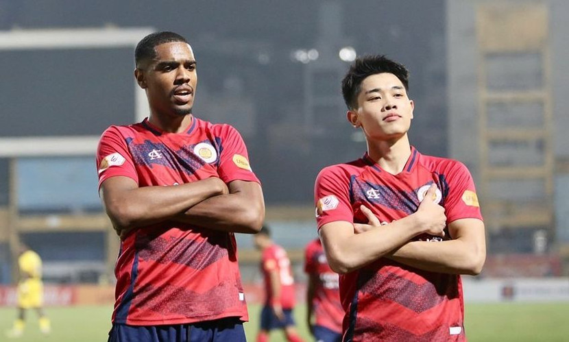 Alan Grafite (trái) lập hattrick cho Công an Hà Nội FC (Ảnh: VNN)