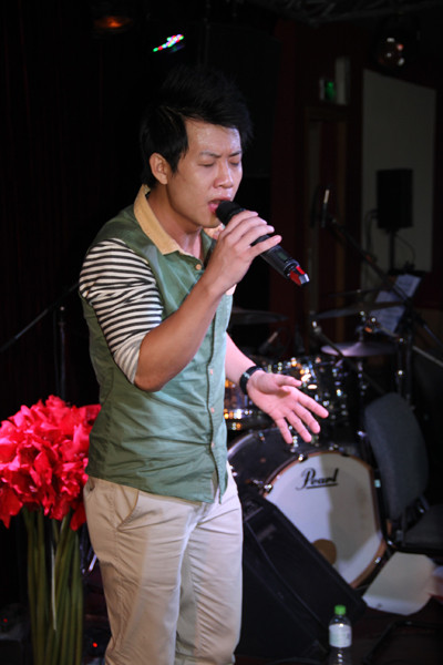 Sau scandal tình ái, "hoàng tử The Voice" say sưa luyện tập ảnh 9 Sau scandal tình ái, "hoàng tử The Voice" say sưa luyện tập ảnh 9