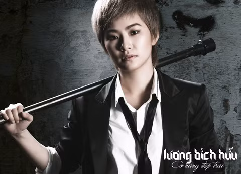 Lạ lẫm với hình ảnh nam tính của Lương Bích Hữu ảnh 1