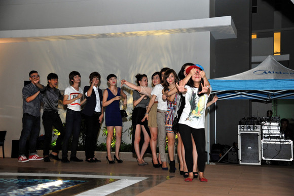 Thí sinh Giọng hát Việt "quậy" hết cỡ với Gangnam Style ảnh 2