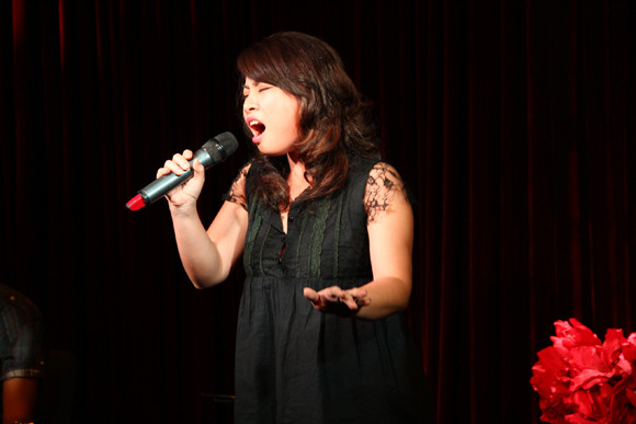 Sau scandal tình ái, "hoàng tử The Voice" say sưa luyện tập ảnh 13 Sau scandal tình ái, "hoàng tử The Voice" say sưa luyện tập ảnh 13